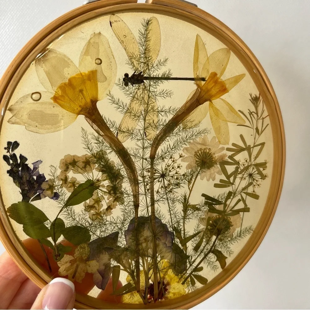 Floral Embroidery Hoop Art Resin Dried Flowers Dragonfly Suncatcher